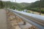 良質のライン高速を形作る機械ハイウェーのガードレール ロールを作るハイウェーの道のガードレール