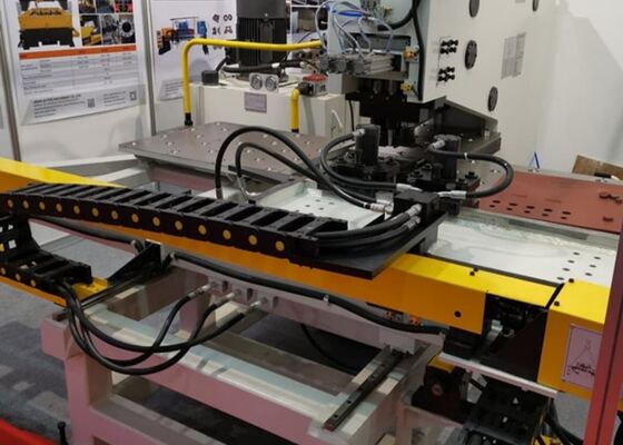 鋼鉄タワー産業用 Cncプレートパンシングマシン 4 ダイステーション Cncパンシングマシン