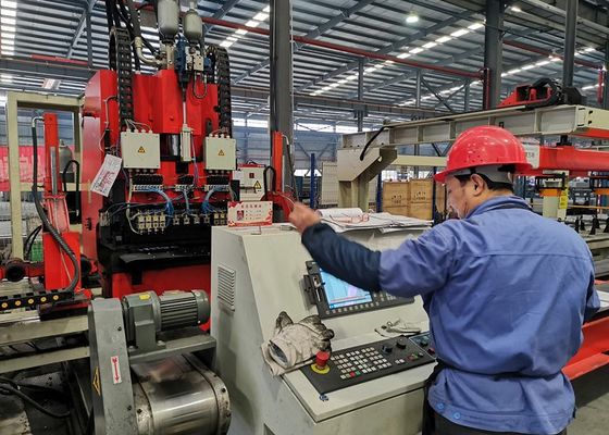 4000～8000mm 長さ 自動車縦梁フラットプレート 1200KN 公称力 CNCパンチング生産ライン