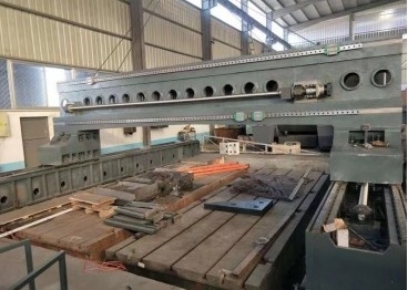 3000*3000 作業部品サイズ BT50 CNCプレートドリリングマシン 30 KW サーボスピンドルモーターパワー