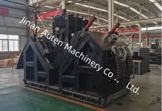 40mm 最大穴あけ径 アングル鋼タワー業界 CNC アングルラインマシン 1000KN マーキング力