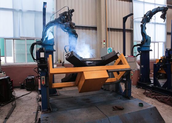 送電塔のベースを溶接する Cncタワーの使用 足の溶接ロボット 2pcsワークテーブル