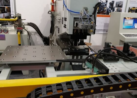 180mm ストローク 掘削 スピンドル Cnc プレート パンシング マシン トランスミッションタワー