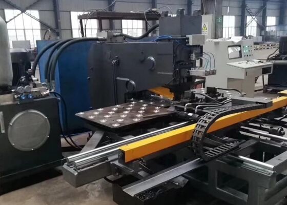 180mm ストローク 掘削 スピンドル Cnc プレート パンシング マシン トランスミッションタワー