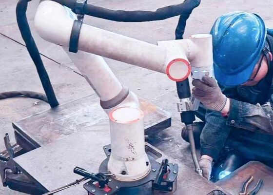 人工ロボット協働のためのコラボレーティブウェルディングロボット