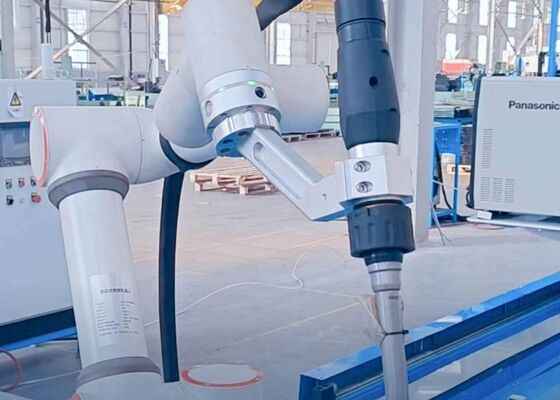 人間とロボットの協働を想定したインテリジェントインタラクション協働溶接ロボット